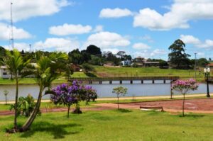 Parque do lago de Mamborê