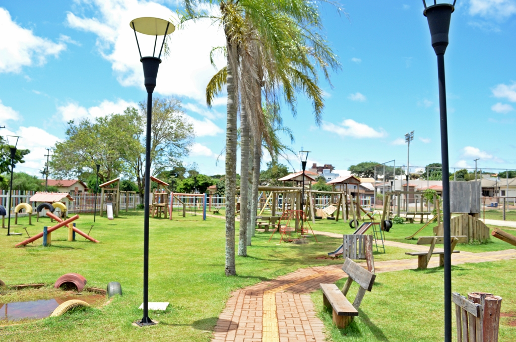Parque infantil Mamborê