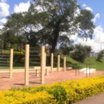 Equipamentos para prática de exercícios físicos localizado no Parque Municipal Teodoro de Oliveira