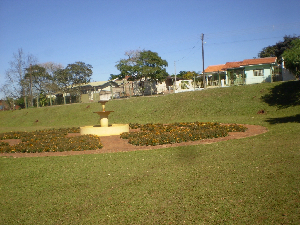 Figura 15 - Chafariz localizado no Parque Municipal Joaquim Teodoro de Oliveira. Foto: LIMA, J. H. M. de, 2012