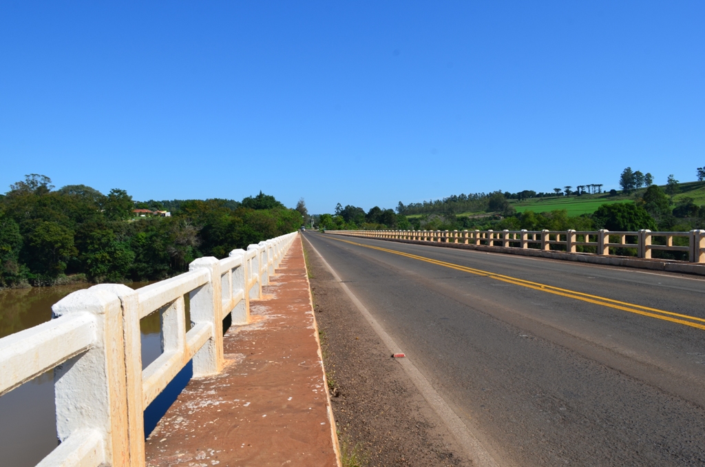 Ponte sobre o Rio Ivai -antiga