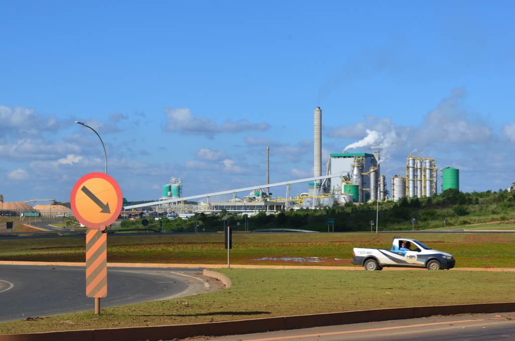 Rodovias do Parana - Fábrica da Klabin ao fundo