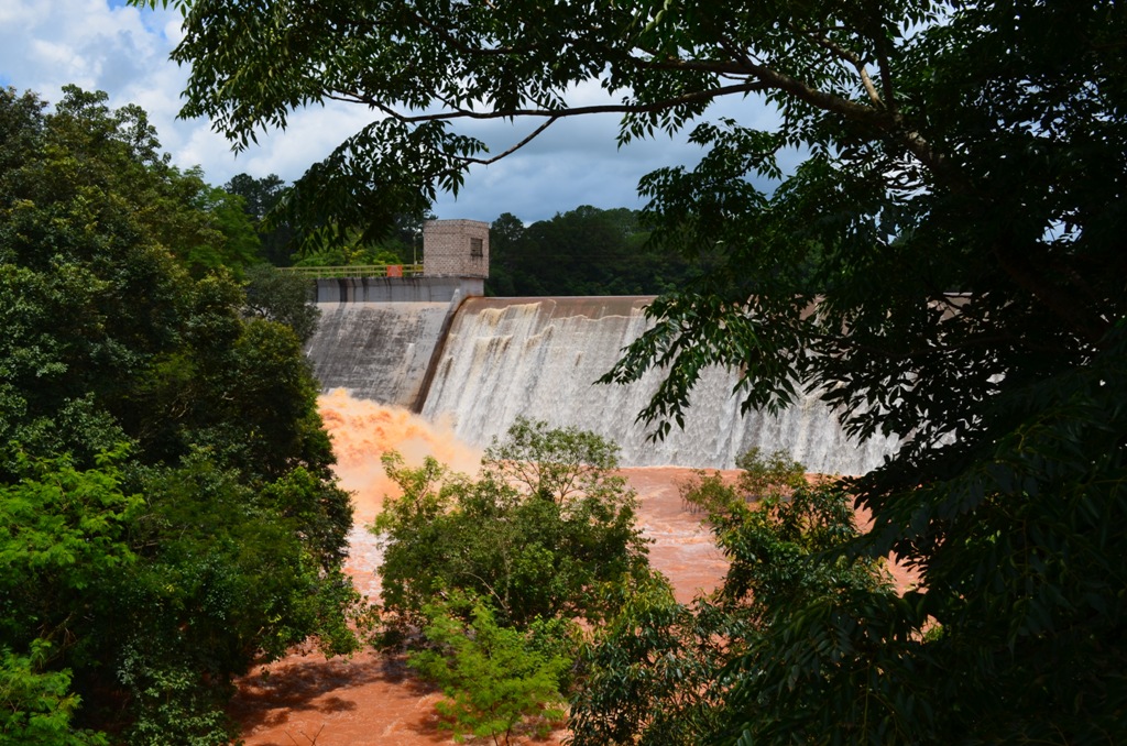 Barragem usina mourão