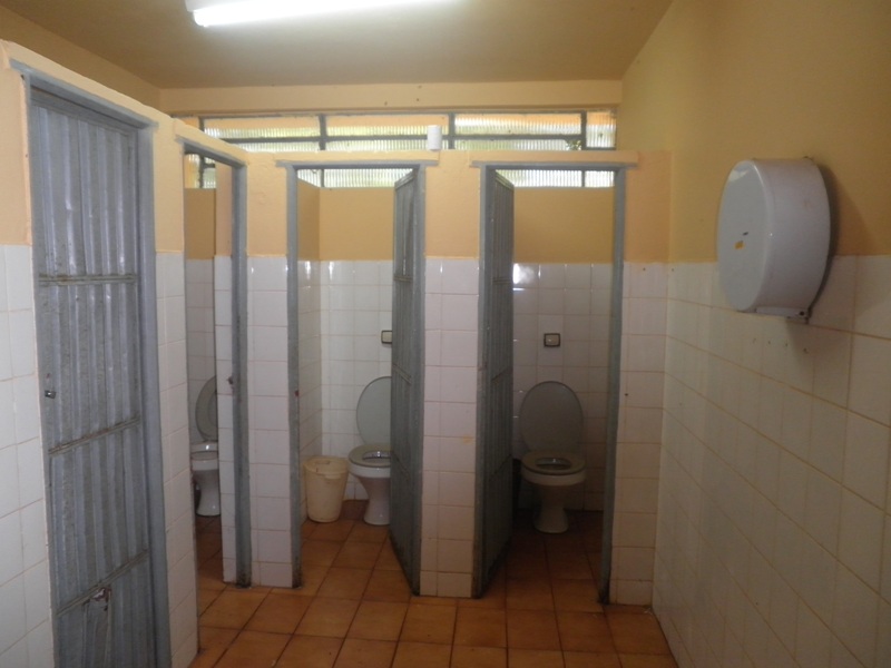 Banheiros localizados no Parque Municipal Teodoro de Oliveira.
