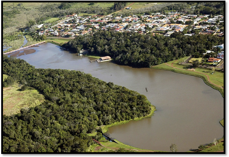 Figura 5 – Imagem aérea do Parque Municipal Joaquim Teodoro de Oliveira. Foto: Prefeitura Municipal de Campo Mourão. Disponível em: http://www.flickr.com/photos/ prefeituradecampomourao/5546413533/in/set-Acesso em: 07 nov. 2012.